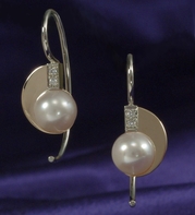 Pearl and diamond gold earrings